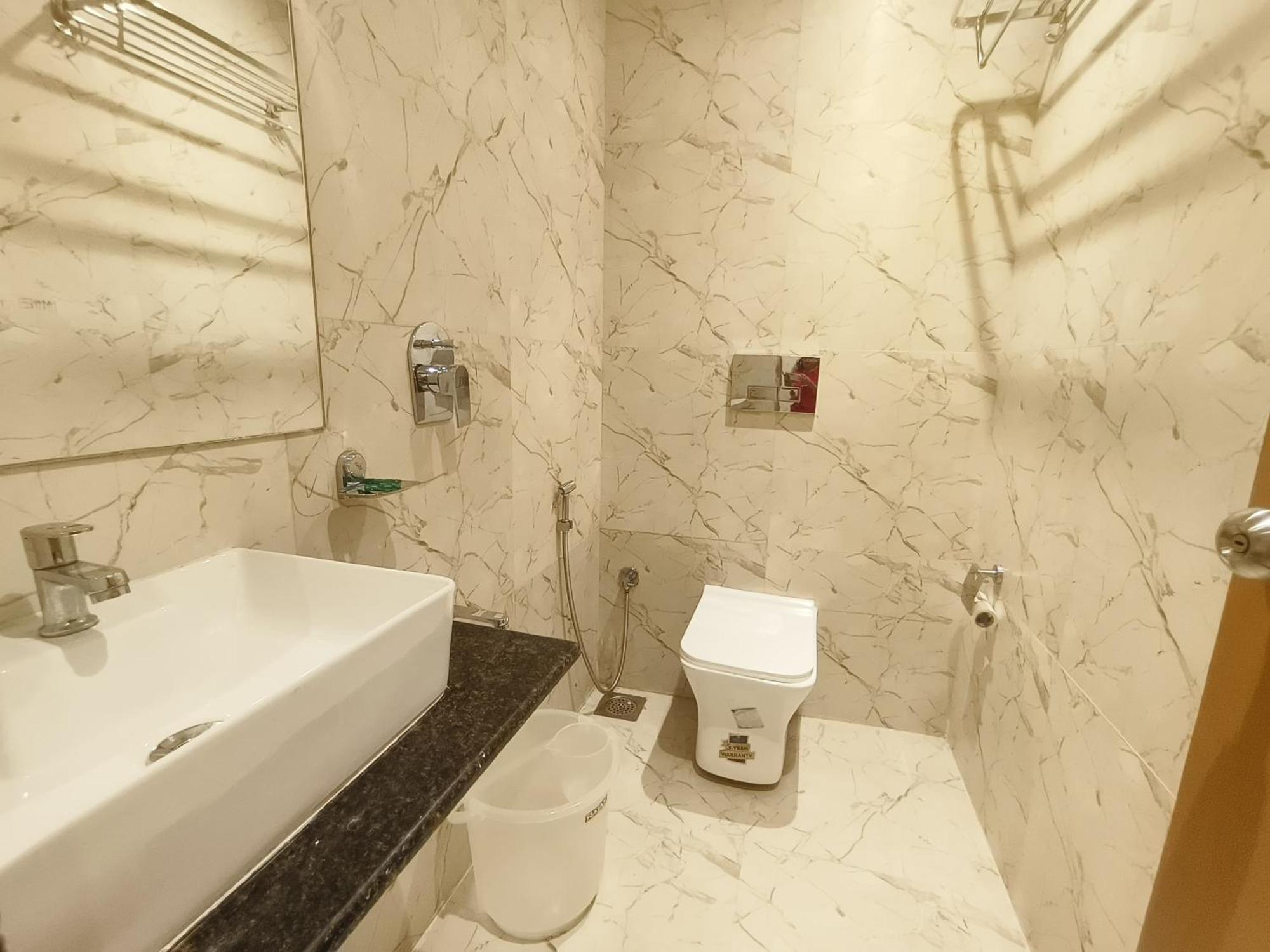 Hotel Riva International Goregaon- Near Nesco Mumbai Exteriör bild
